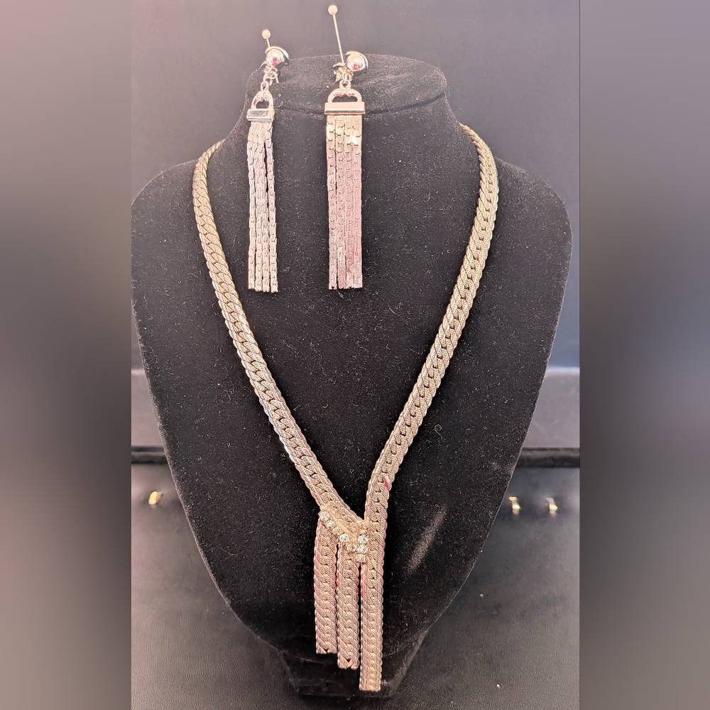 Chic Silver Necklace and Earring Set